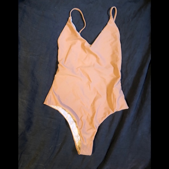 The girl and the water Malibu One Piece - Picture 2 of 5